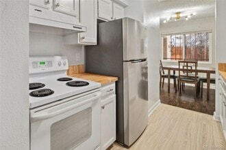 1060 S Parker Rd in Denver, CO - Building Photo - Building Photo