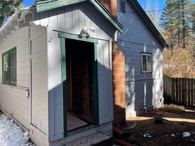 1049 Lodi Ave in South Lake Tahoe, CA - Building Photo