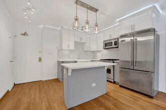 1000 N Lake Shore Dr, Unit 803 in Chicago, IL - Building Photo - Building Photo