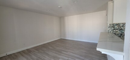 7025 Waite Dr in La Mesa, CA - Foto de edificio - Building Photo