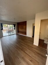 6705 Trigo Rd, Unit A - Isla Vista in Goleta, CA - Foto de edificio - Building Photo