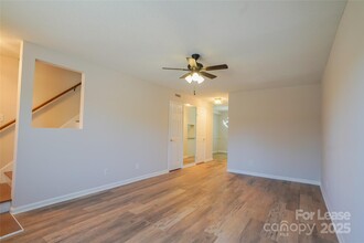 911 Nottingham Dr in Gastonia, NC - Building Photo - Building Photo
