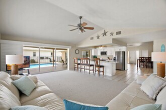 874 Magnolia Ct in Marco Island, FL - Foto de edificio - Building Photo