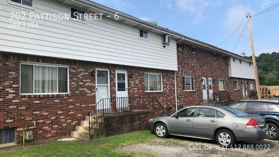 202 Pattison St in Evans City, PA - Building Photo