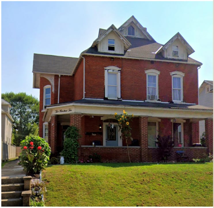 210 S 3rd St, Unit #1 in Coshocton, OH - Foto de edificio