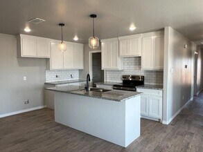 1407 17th St, Unit A in Shallowater, TX - Foto de edificio - Building Photo