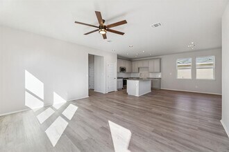 316 Insider Loop in Elgin, TX - Building Photo - Building Photo