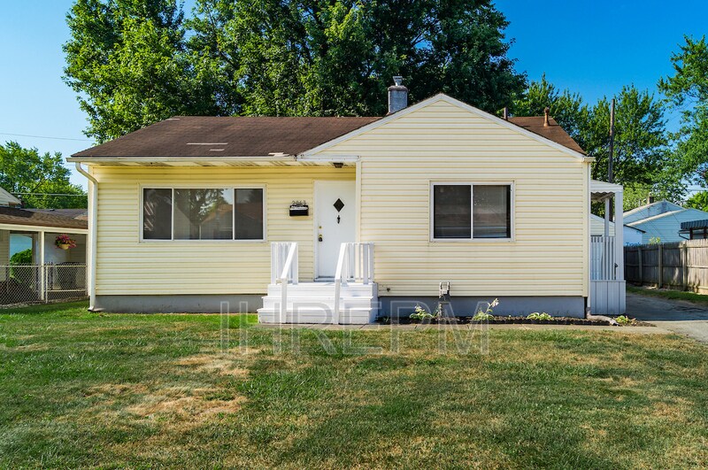 2063 Belcher Dr in Columbus, OH - Building Photo