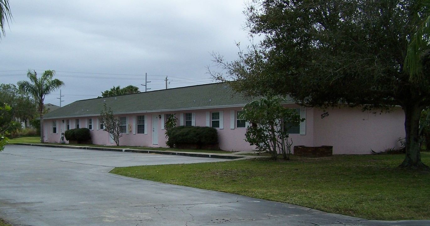 Poinciana Apartments in Vero Beach, FL - Building Photo