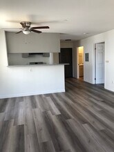 2965 San Marino St, Unit 207 in Los Angeles, CA - Foto de edificio - Building Photo