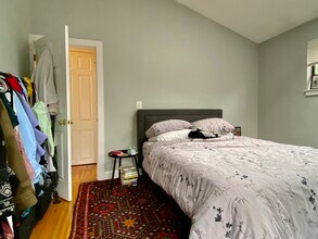 241 River St, Unit 10 in Cambridge, MA - Building Photo - Building Photo