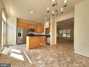 15328 Elizabeth Burbage Loop in Woodbridge, VA - Foto de edificio - Building Photo