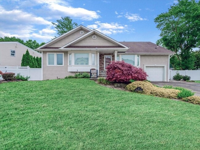 property at 6 Warren Ln