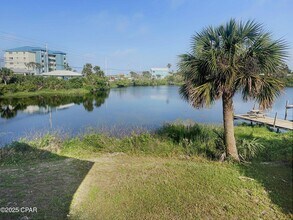 115 Twin Lakes Dr in Panama City Beach, FL - Foto de edificio - Building Photo