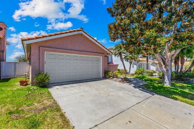 2124 Redwood Crest in Vista, CA - Building Photo - Building Photo