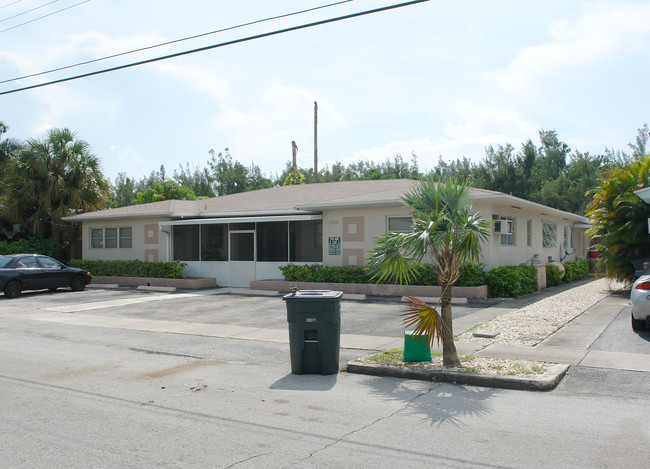 13175 Emerald Dr in Miami, FL - Foto de edificio - Building Photo