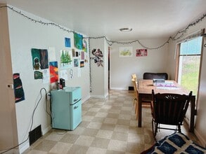 1004 Billy Frank Jr. St in Bellingham, WA - Building Photo - Building Photo