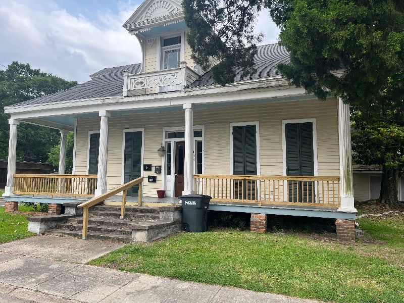 136 E Washington St in New Iberia, LA - Building Photo