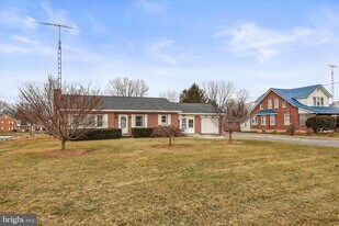 1055 S Main St in Chambersburg, PA - Building Photo