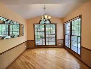 604 Marseilles Cir in Buffalo Grove, IL - Building Photo - Building Photo
