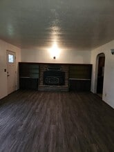 37243 Meredith Dr in Lebanon, OR - Building Photo - Building Photo