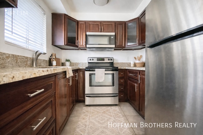 10839 Morrison St in Los Angeles, CA - Building Photo - Building Photo