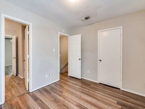 7500 Chapin Rd in Fort Worth, TX - Foto de edificio - Building Photo