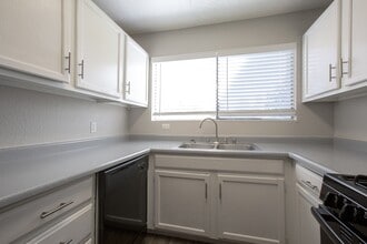 Villas de la Terraza in Albuquerque, NM - Building Photo - Building Photo