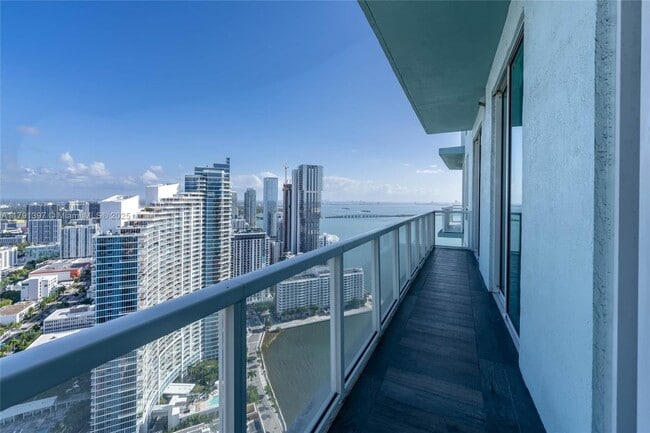 1900 N Bayshore Dr, Unit 4412 in Miami, FL - Building Photo - Building Photo