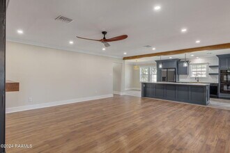 300 Robert Lee Cir in Lafayette, LA - Building Photo - Building Photo