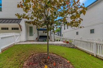 1840 Commons Cir in Atlanta, GA - Building Photo - Building Photo