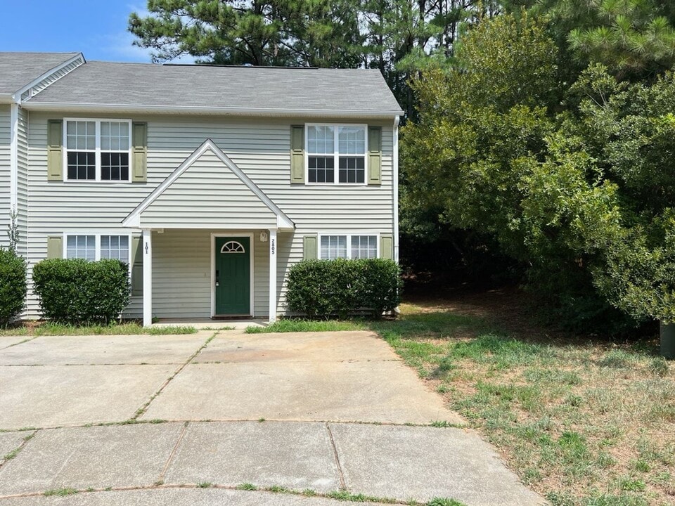 2805 Herndon Village Way in Raleigh, NC - Building Photo