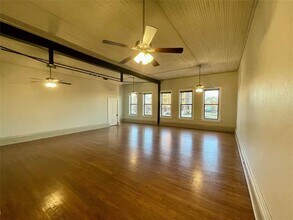 105 W Hickory St in Denton, TX - Building Photo - Building Photo