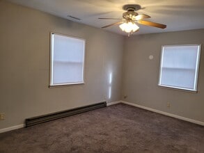 220 W 10th St S in Newton, IA - Building Photo - Building Photo