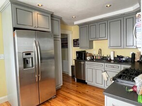 73 Spring St, Unit #1 in Cambridge, MA - Foto de edificio - Building Photo