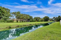 18532 SW 92nd Ct in Miami, FL - Foto de edificio - Building Photo