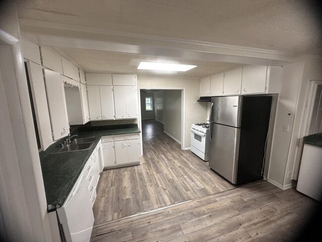 2237 B St NE in Miami, OK - Building Photo - Building Photo