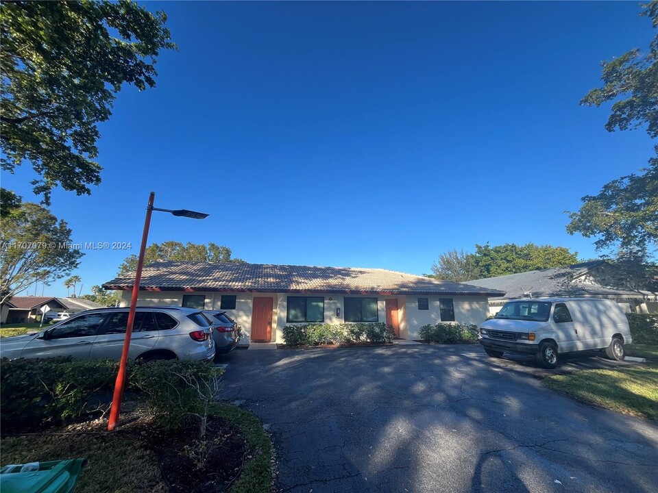 4100 NW 114th Ave in Coral Springs, FL - Building Photo