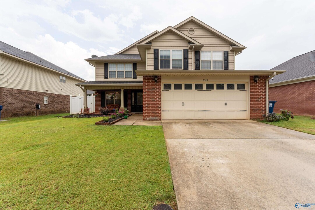 2524 Oak Pl Dr SE in Huntsville, AL - Building Photo