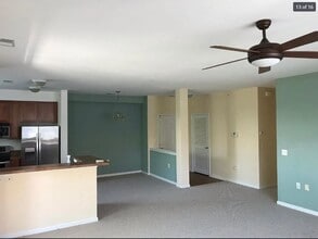 5321 Warminster Dr, Unit 305 in Virginia Beach, VA - Foto de edificio - Building Photo