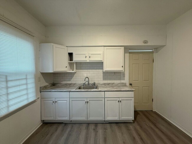 10413 Mt Auburn Ave in Cleveland, OH - Building Photo - Building Photo