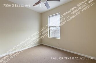 7556 S Essex Ave in Chicago, IL - Building Photo - Building Photo