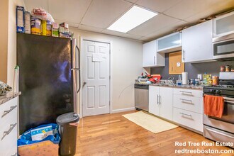 28 Monmouth St, Unit 1 in Boston, MA - Foto de edificio - Building Photo