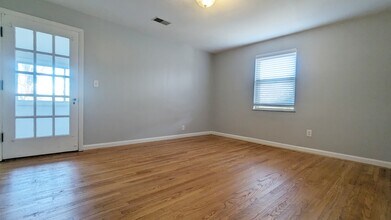 2822 Victoria Ave, Unit 4 in Cincinnati, OH - Foto de edificio - Building Photo