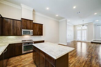 9609 Fannin St in Houston, TX - Building Photo - Building Photo
