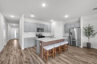 640 Southern HIlls Dr in Red Oak, TX - Building Photo - Building Photo