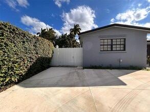 1328 W 82nd St in Hialeah, FL - Building Photo - Building Photo