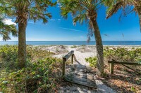 6580 Manasota Key Rd in Englewood, FL - Building Photo - Building Photo