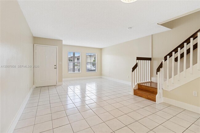 9187 Fontainebleau Blvd in Miami, FL - Building Photo - Building Photo