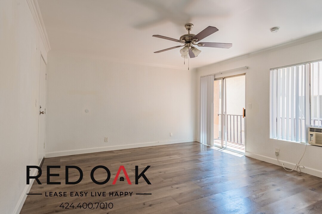 4069 Oakwood Ave in Los Angeles, CA - Building Photo